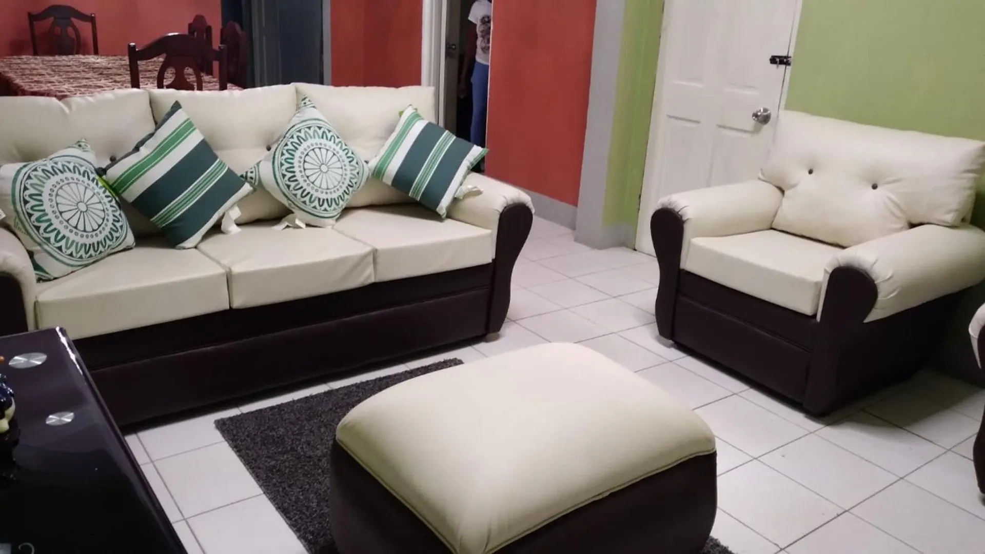 Room In House - Charming Kingston Room For Rent - Private Entrance Full Access Jamajka