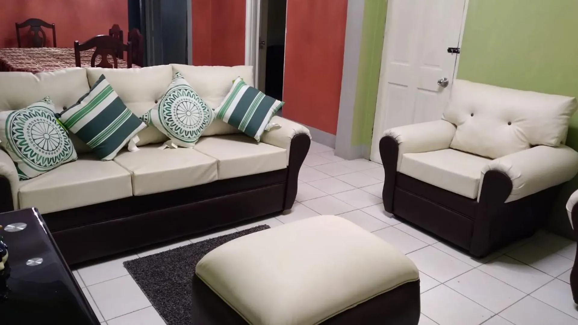 Room In House - Charming Kingston Room For Rent - Private Entrance Full Access Penzion